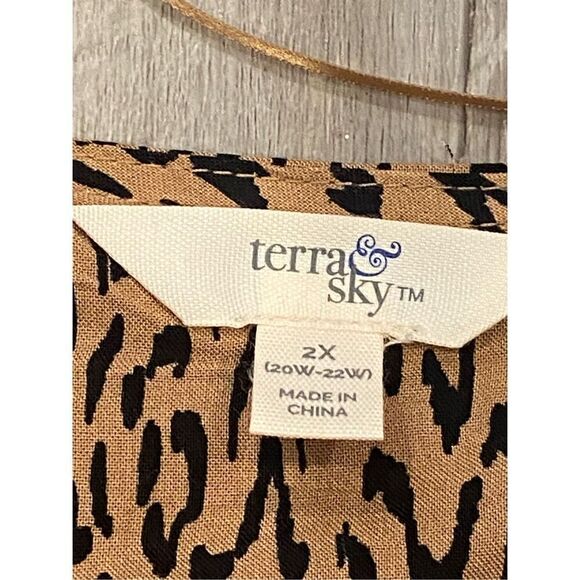 Terra & Sky plus size leopard blouse, size 2X - Picture 8 of 12